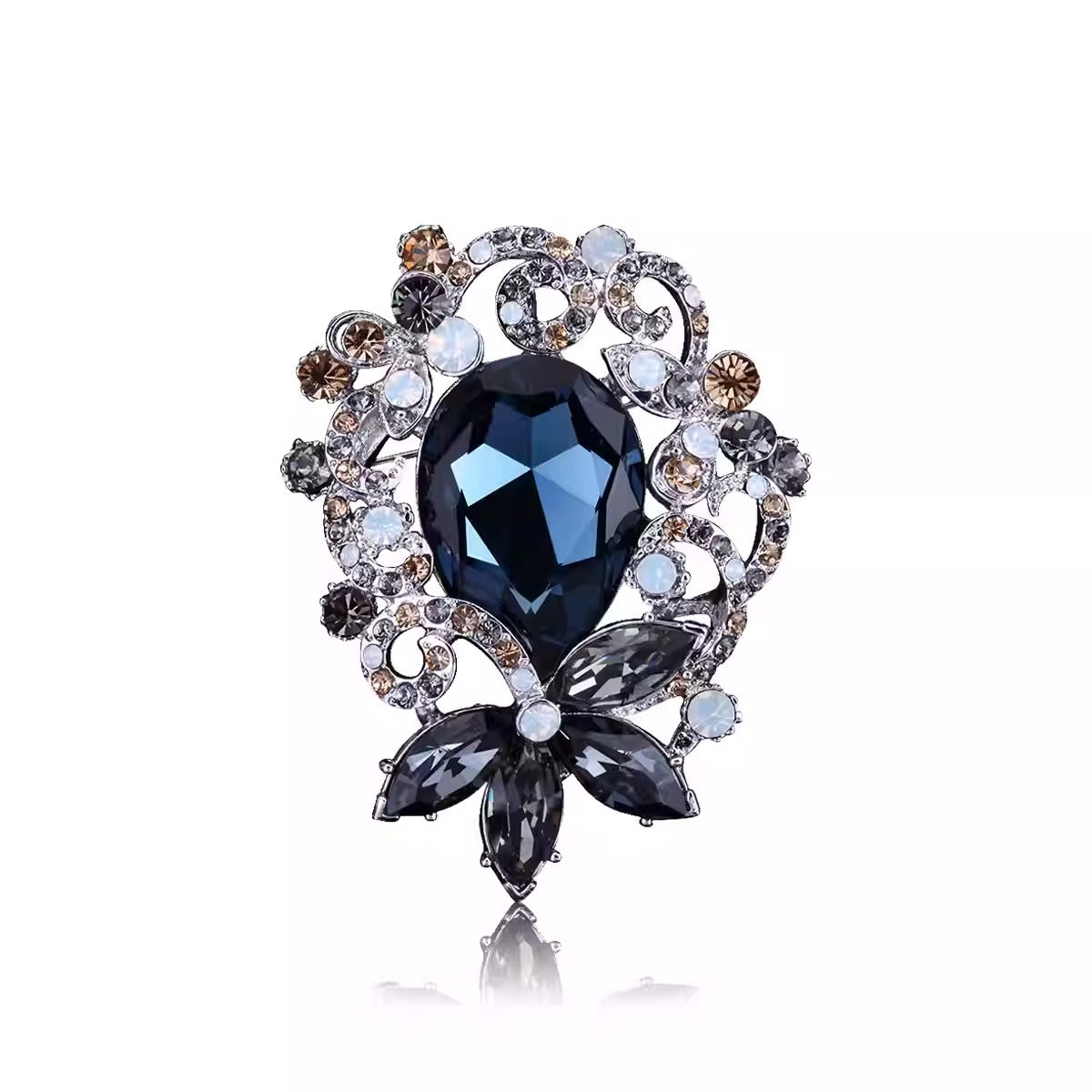 Broche Style Européen avec Cristaux - Éternelle Paris