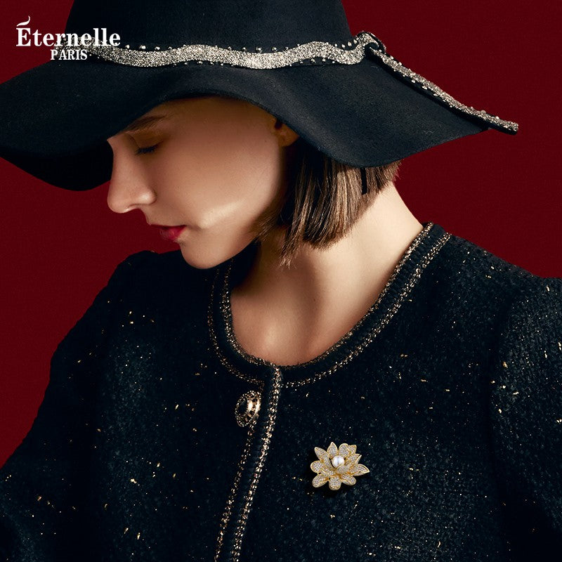 Broche Fleur Dorée Avec Perle - Éternelle Paris