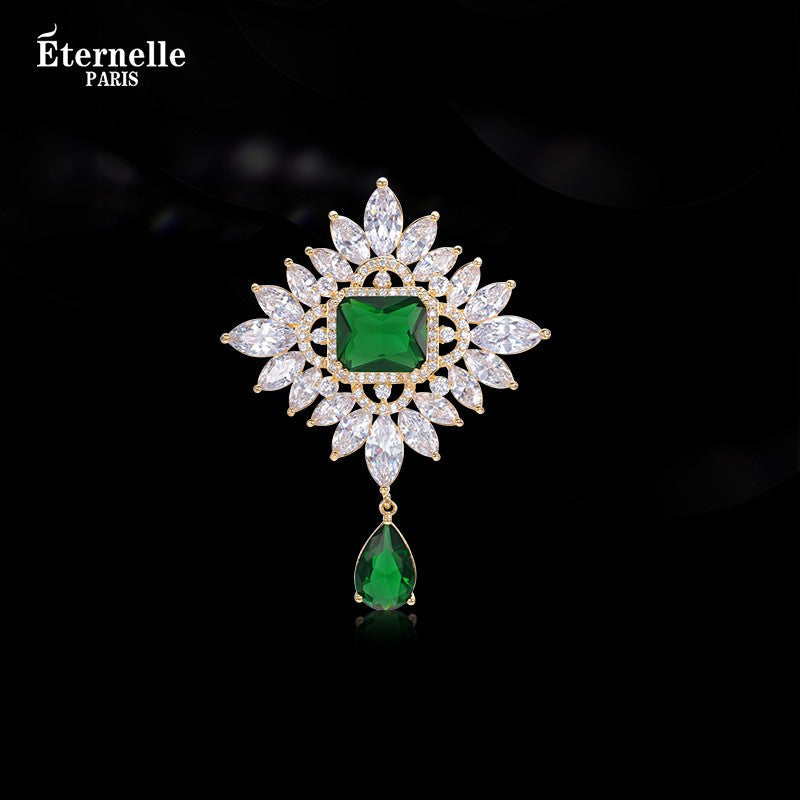 Broche Royale Avec Cristal Vert Émeraude - Éternelle Paris