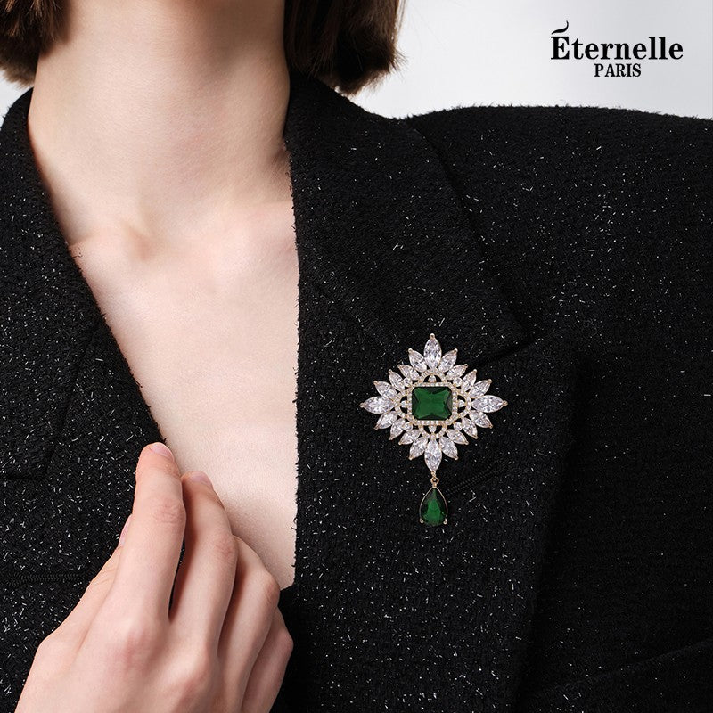 Broche Royale Avec Cristal Vert Émeraude - Éternelle Paris