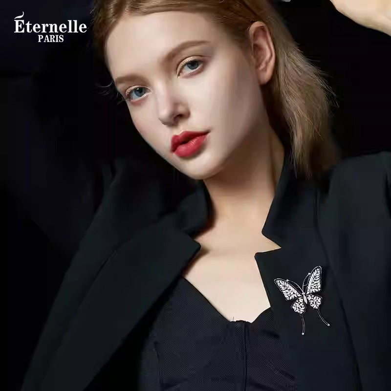 Broche Papillon Incrustée de Cristaux - Éternelle Paris