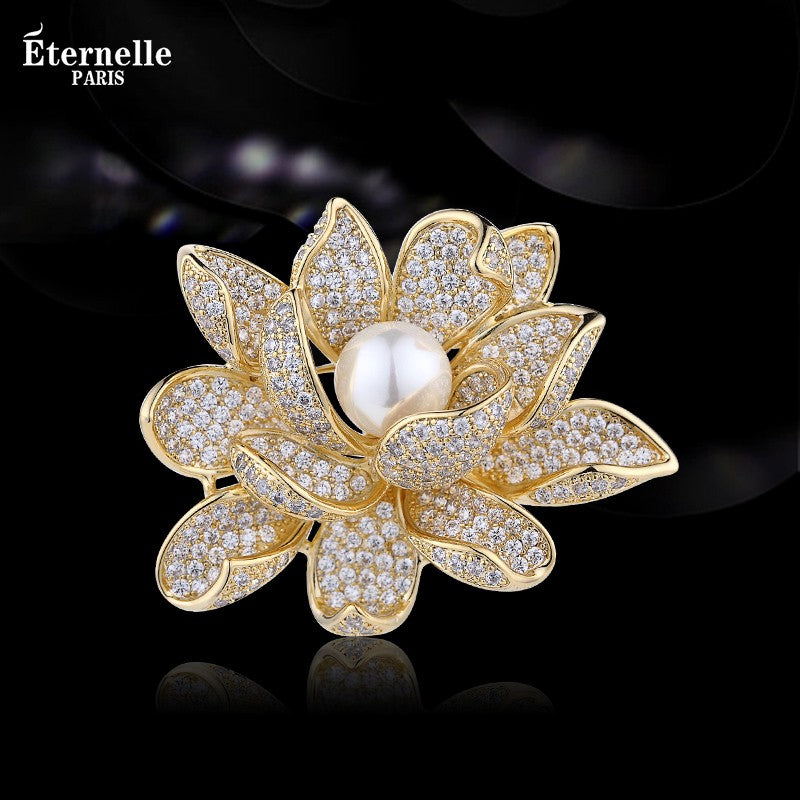 Broche Fleur Dorée Avec Perle - Éternelle Paris